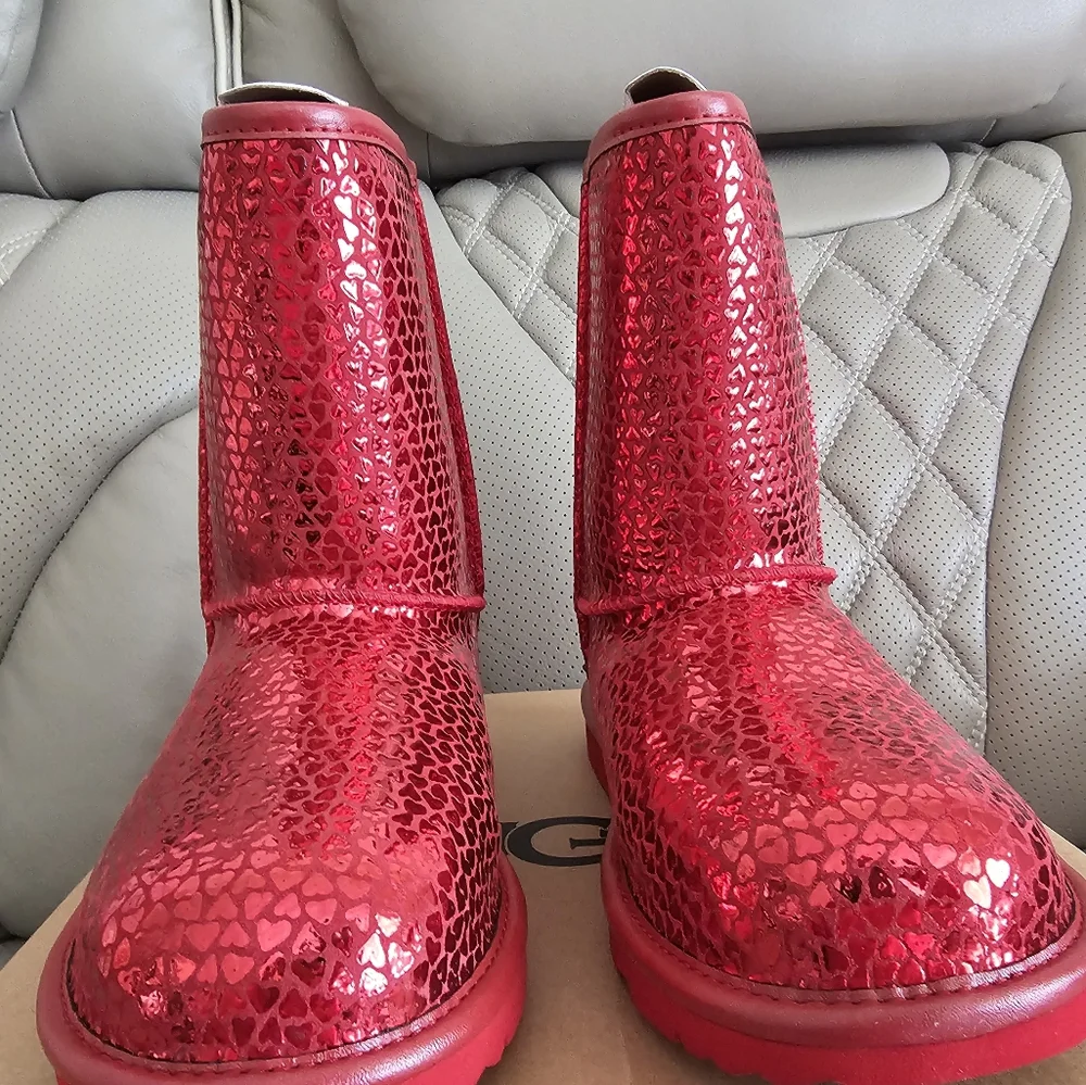 NIB UGG Girls' Classic II Gel Hearts Boots (Youth) Size 5
